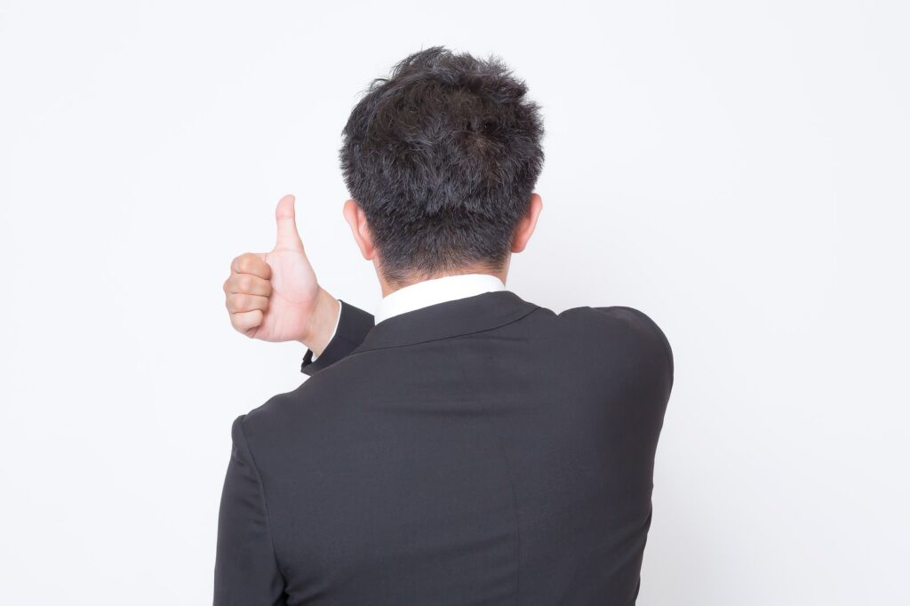 転職を決意して前向きに歩き出すイメージ